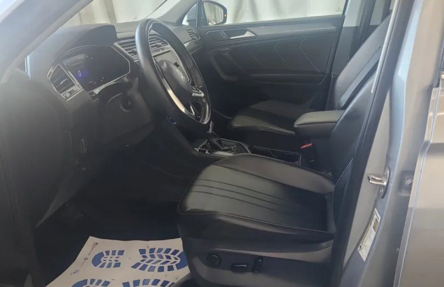 Used 2024 Volkswagen Tiguan SE image 3
