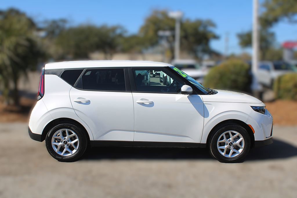 Certified 2025 Kia Soul LX image 6