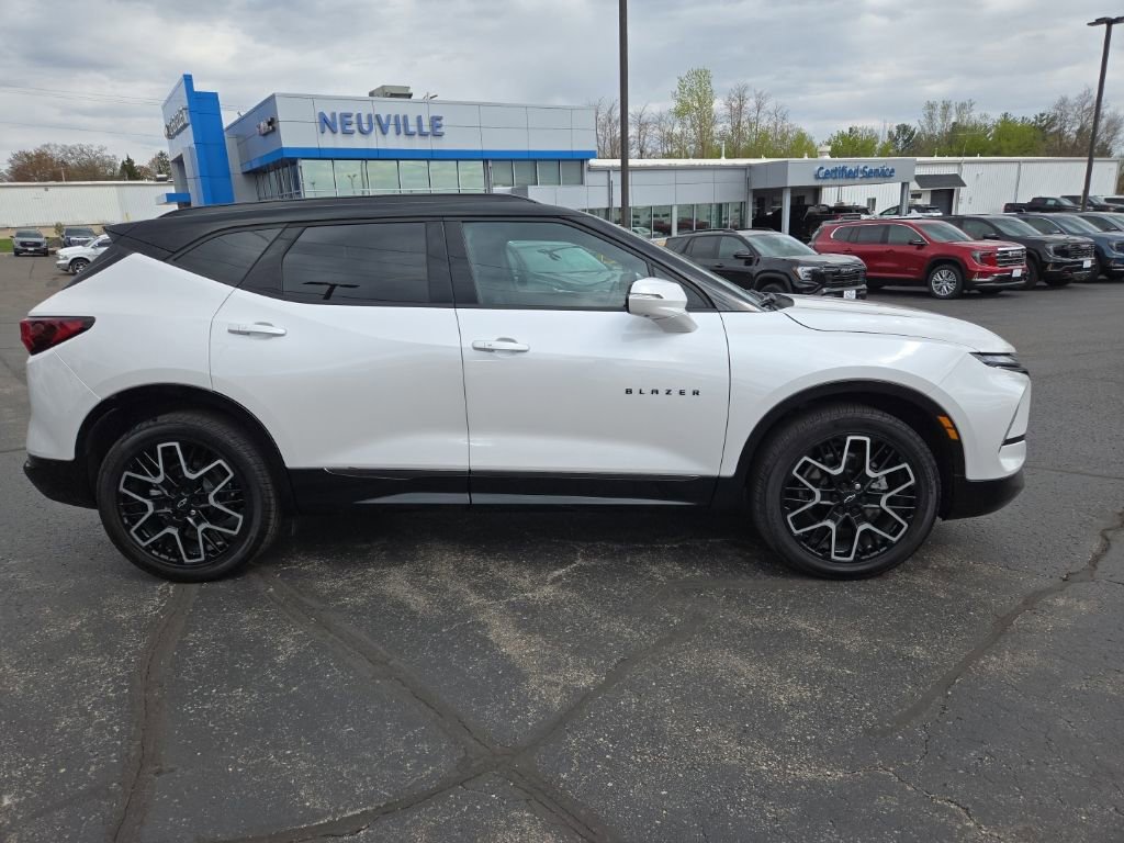 Certified 2025 Chevrolet Blazer RS w/ Driver Confidence II Package AWD/4WD image 2