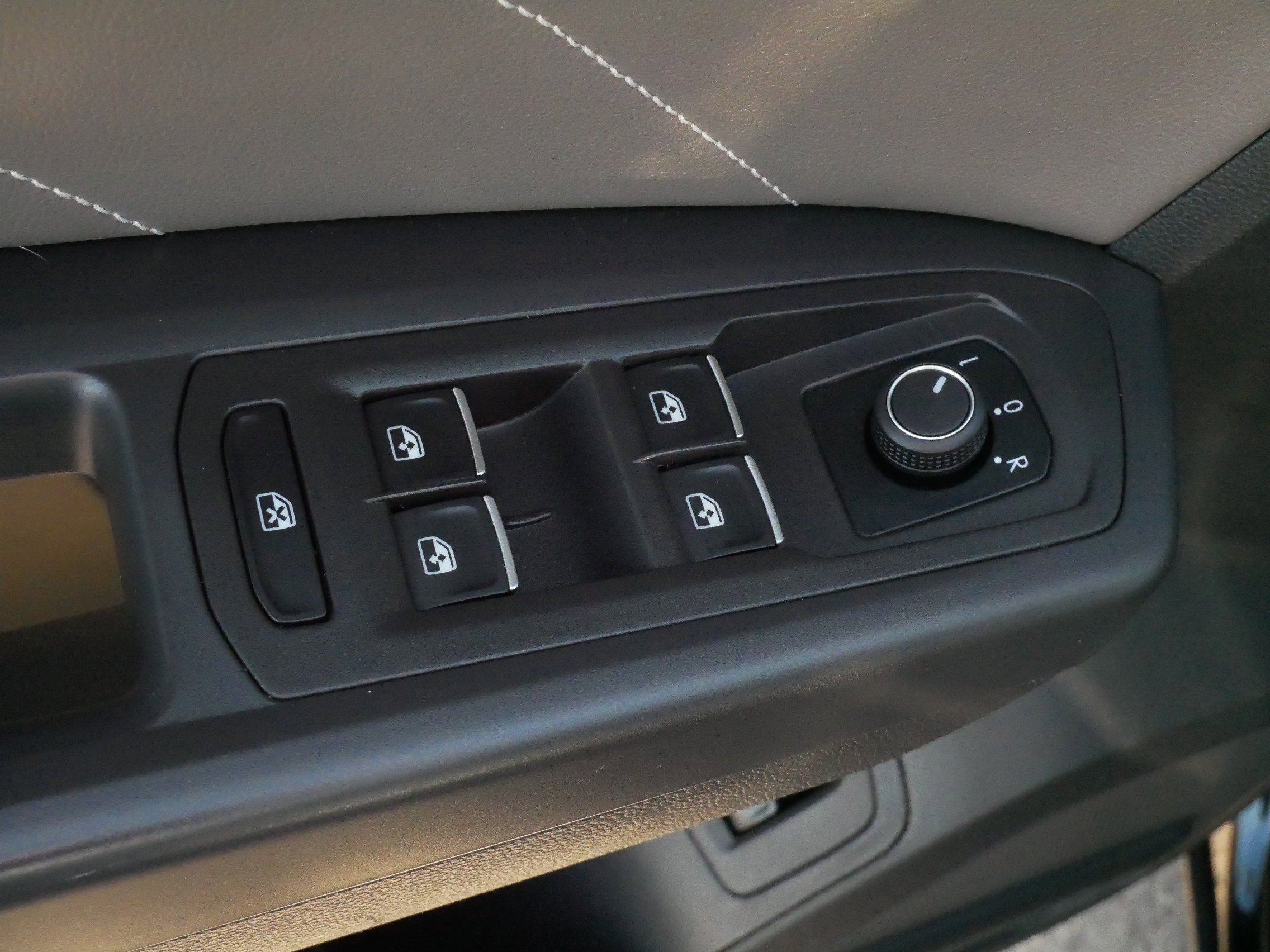 Certified 2023 Volkswagen Atlas SE image 19