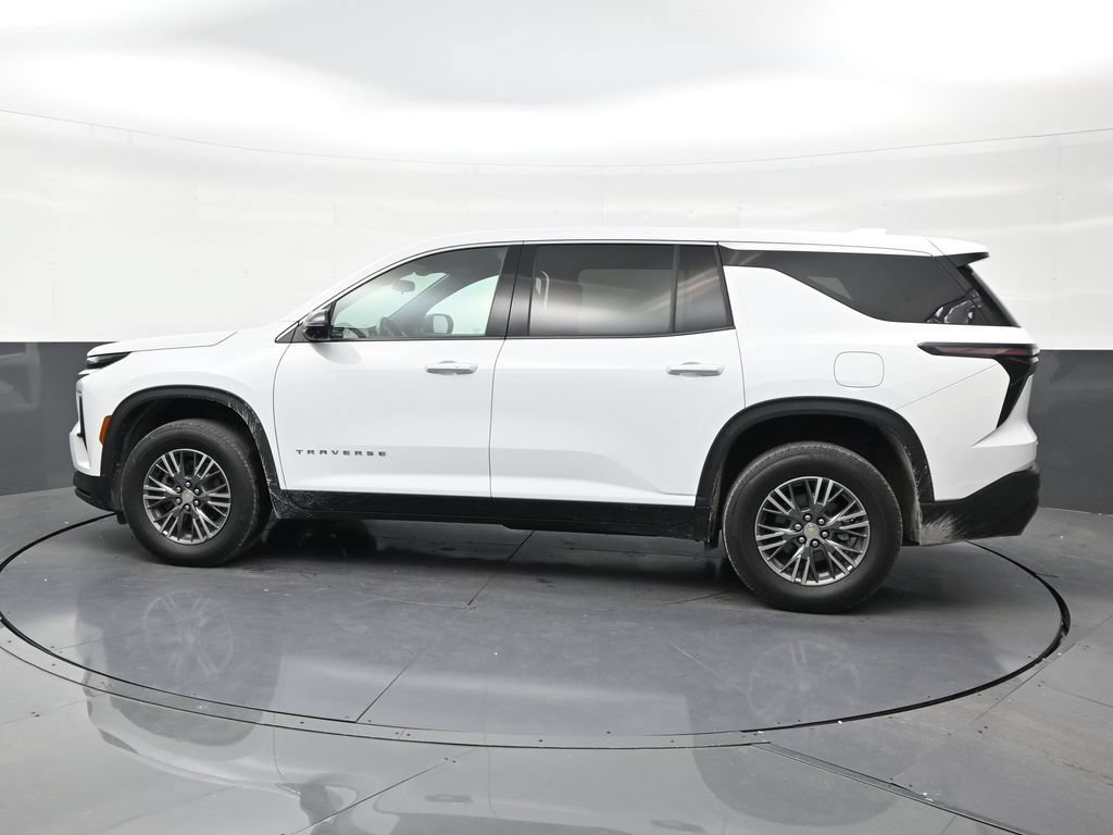 Used 2024 Chevrolet Traverse LS FWD image 2