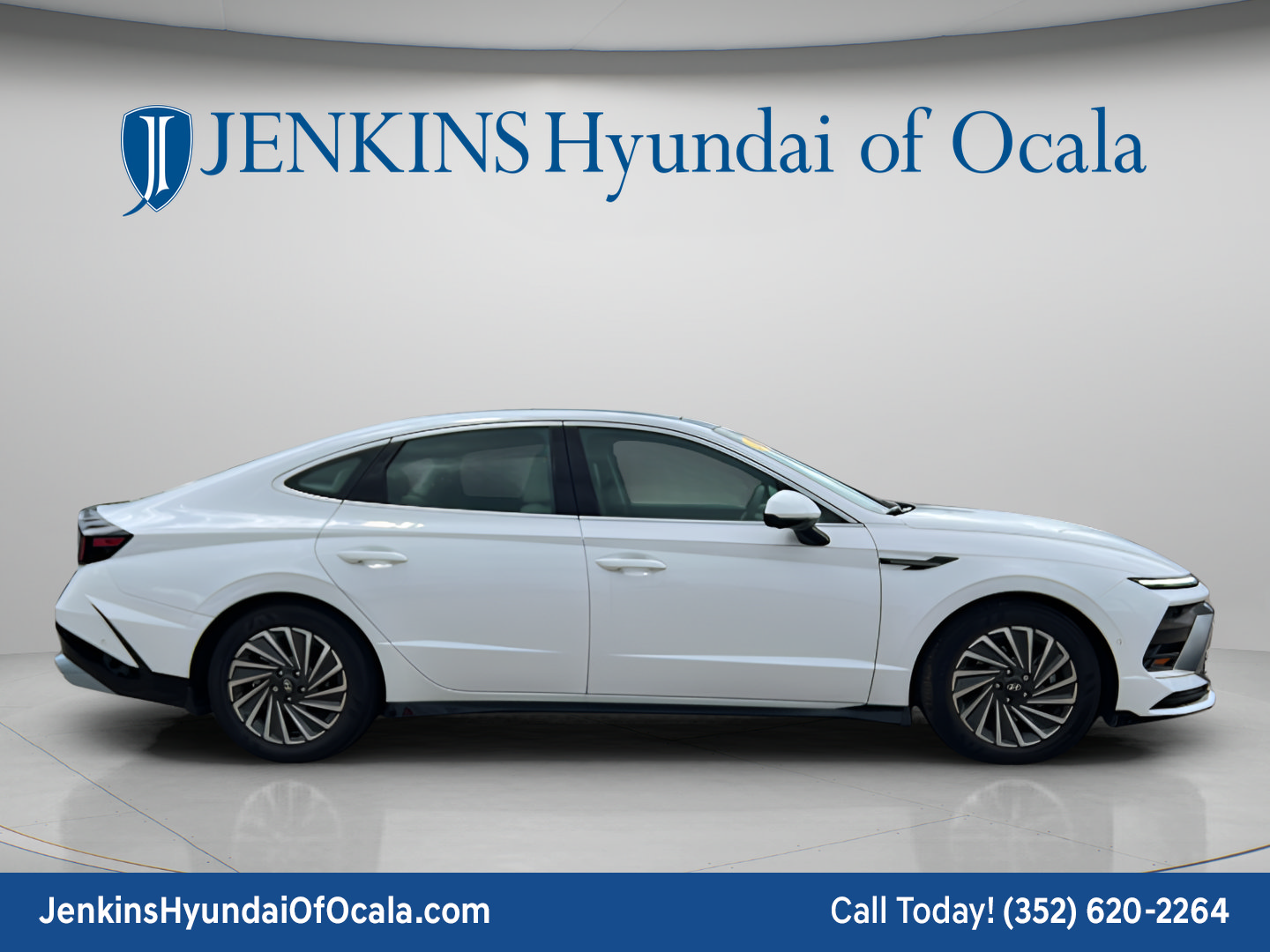Used 2025 Hyundai Sonata Limited FWD image 2