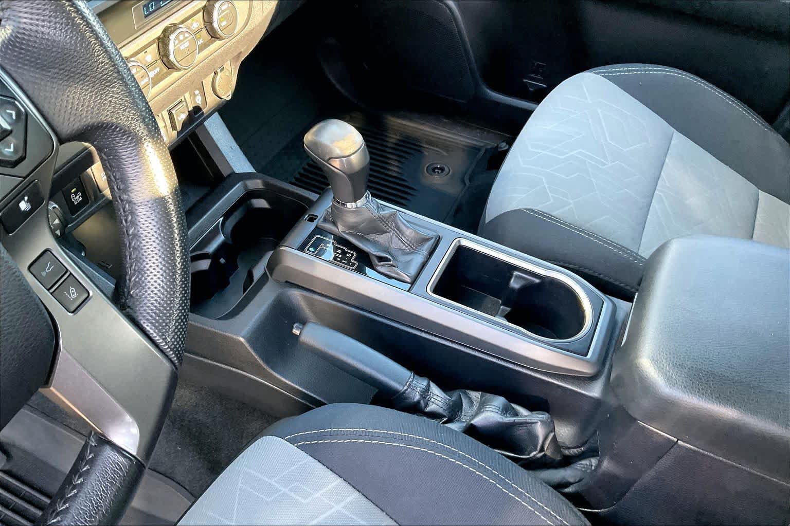 Used 2022 Toyota Tacoma TRD Sport w/ Technology Package RWD image 16