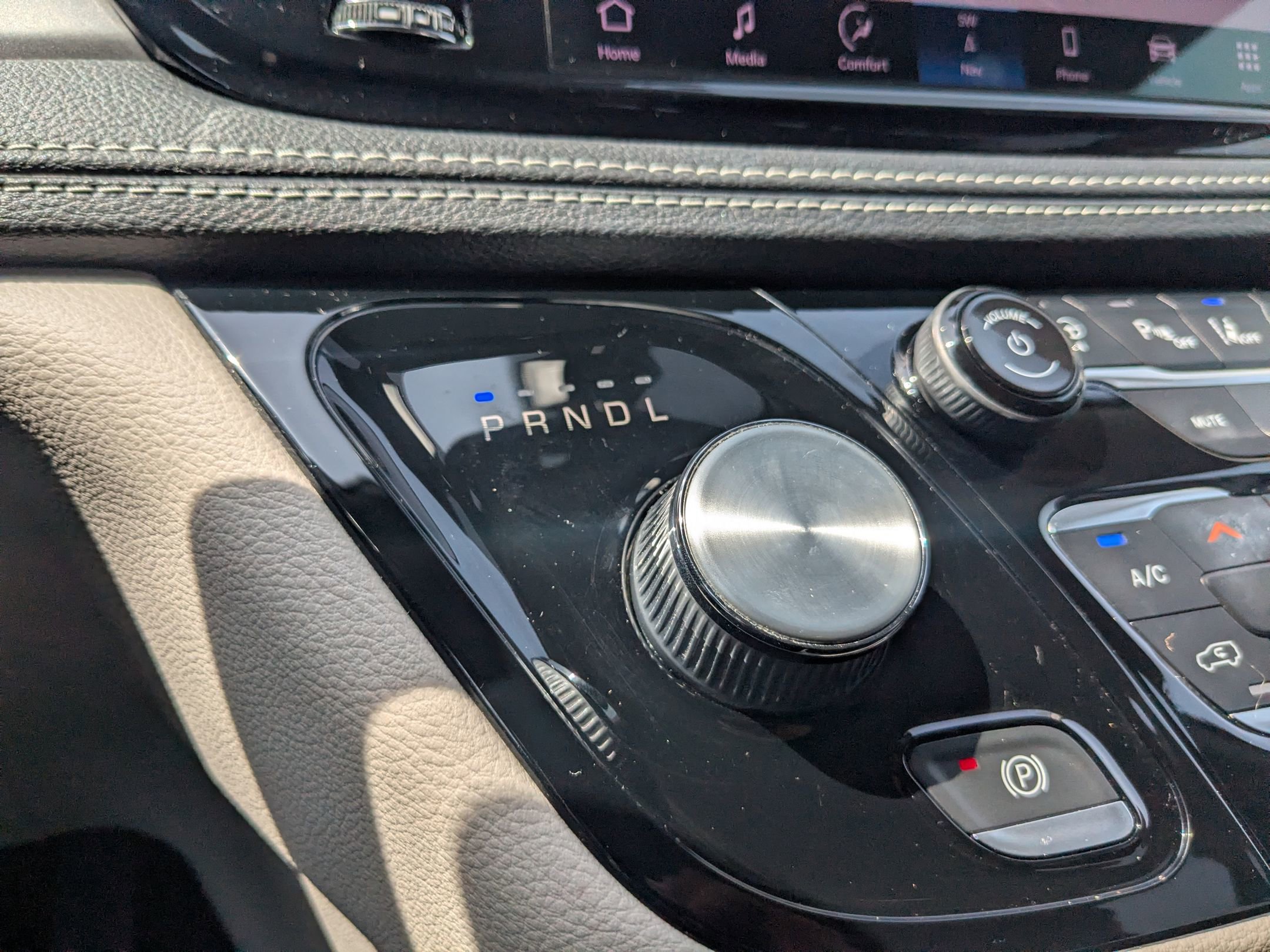 Used 2022 Chrysler Pacifica Touring-L w/ Uconnect Theater Family Group FWD image 19