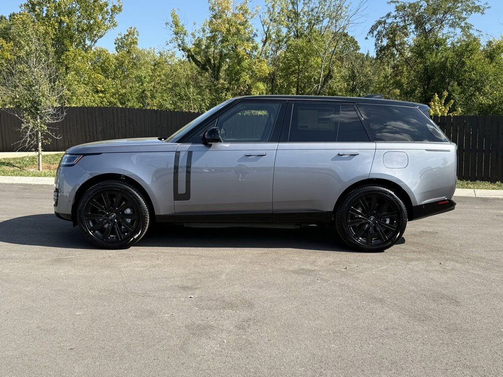 New 2025 Land Rover Range Rover SE image 2