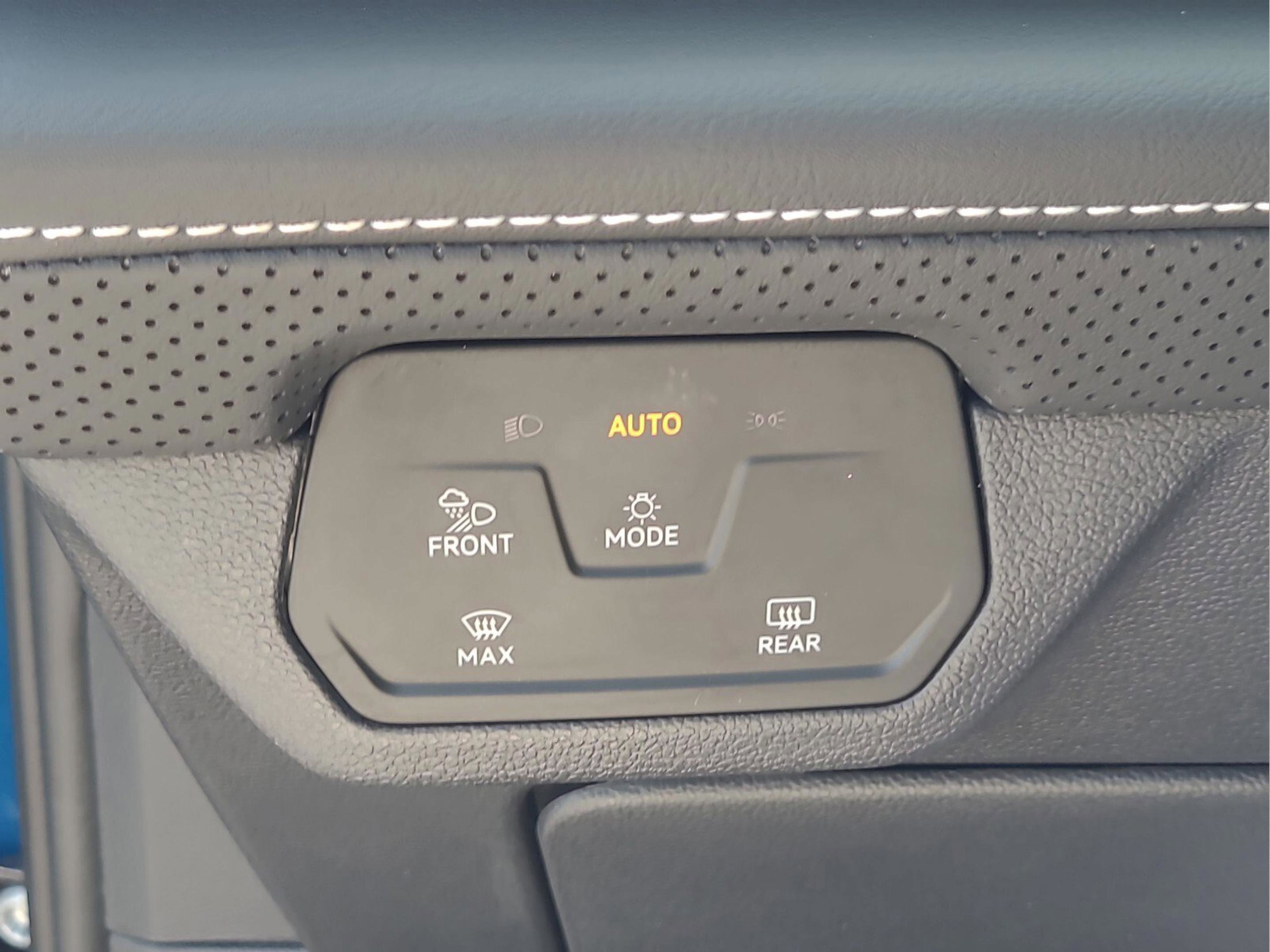 Used 2025 Volkswagen Atlas SE image 25