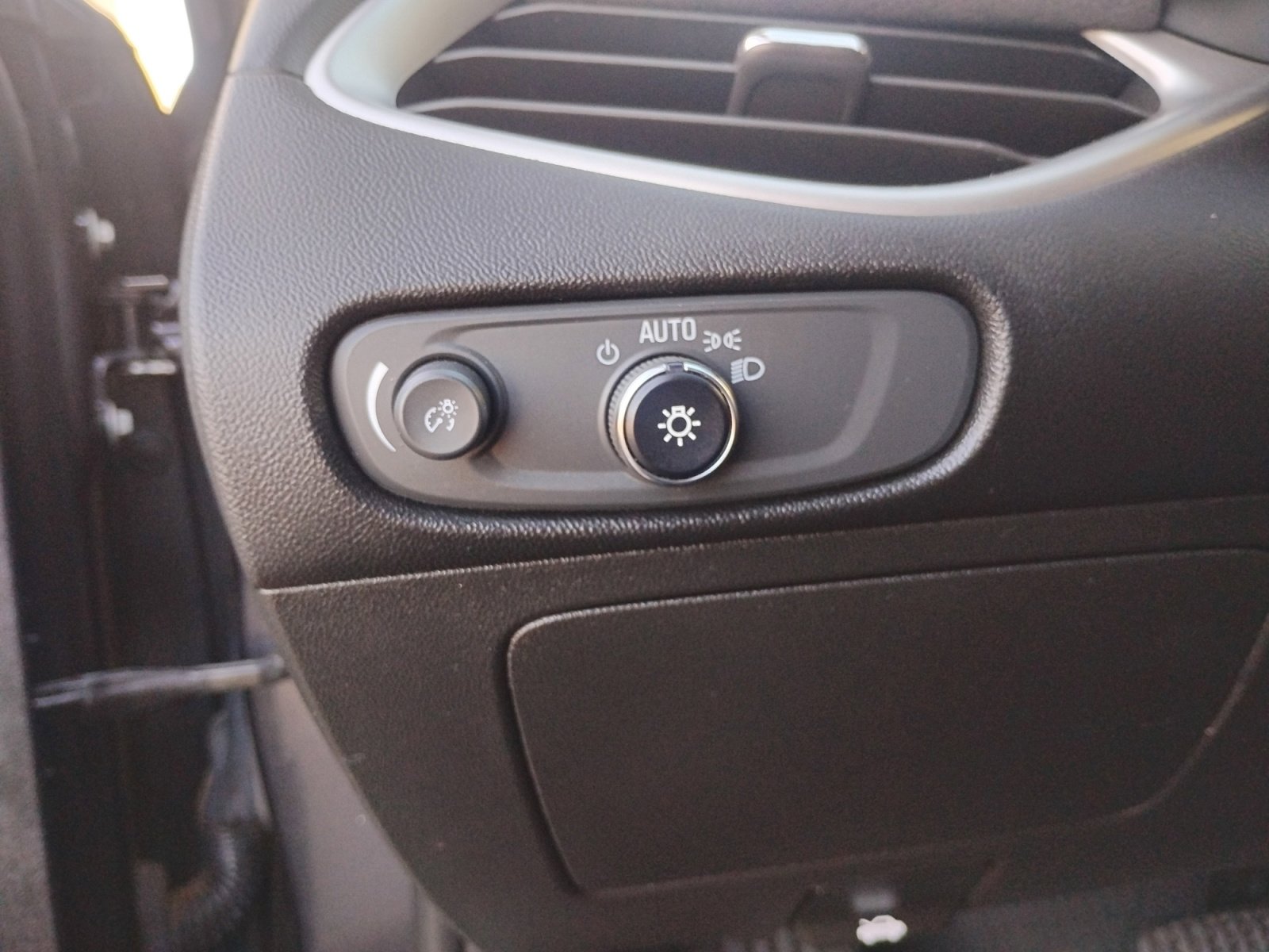 Used 2023 Chevrolet Malibu LT image 24