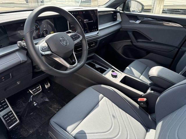 New 2026 Volkswagen Tiguan SE R-Line FWD image 12