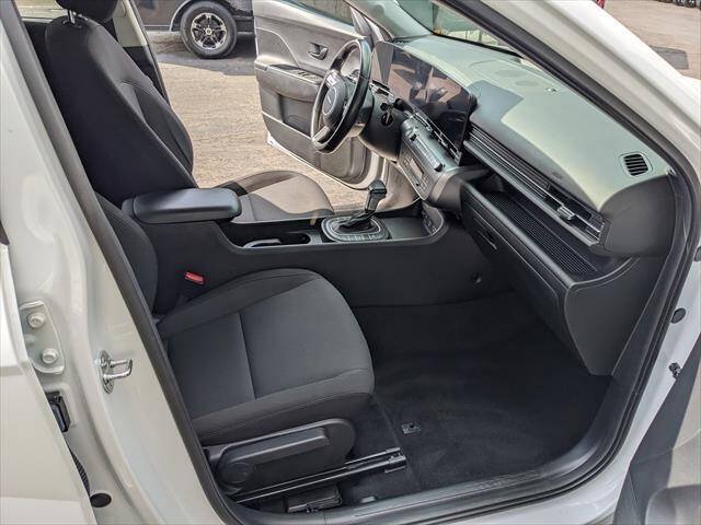 Used 2024 Hyundai Kona SEL FWD image 17