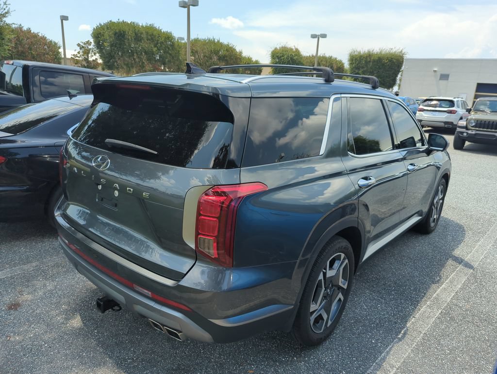 Used 2023 Hyundai Palisade SEL w/ Premium Package FWD image 2