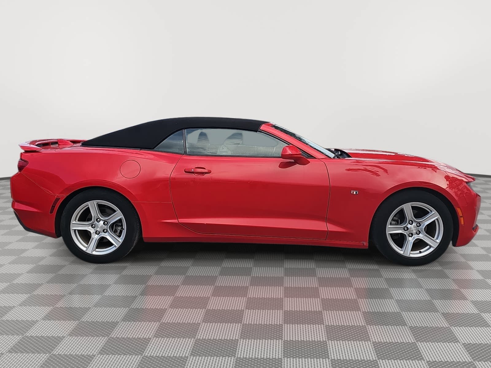 Used 2020 Chevrolet Camaro LT RWD image 9