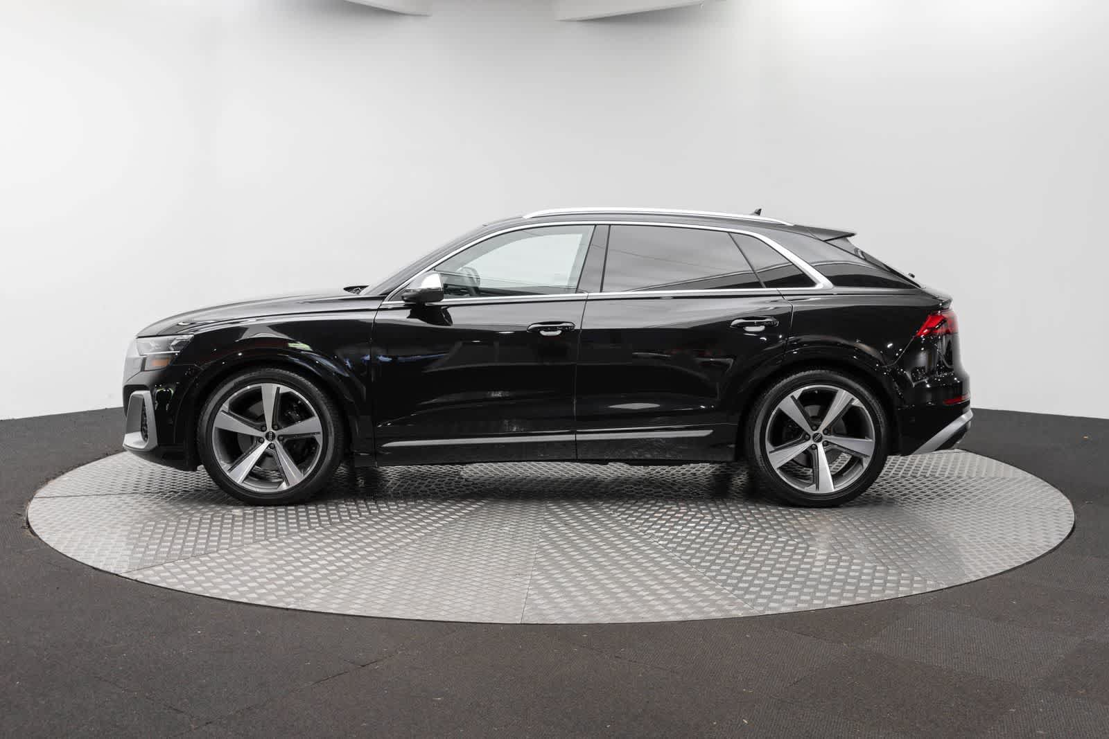 Used 2024 Audi SQ8 Prestige w/ Prestige Package AWD/4WD image 3