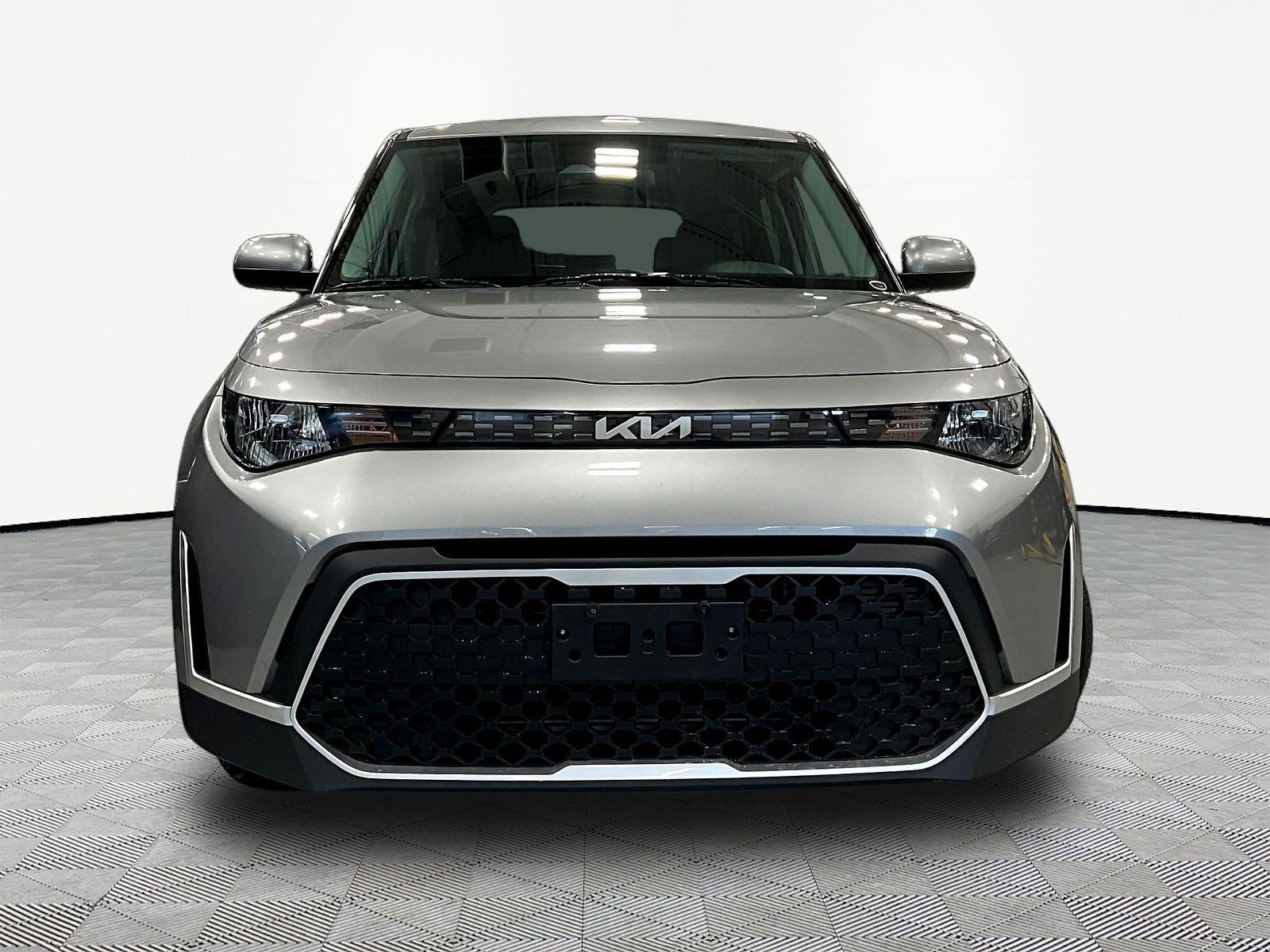 Used 2024 Kia Soul LX w/ Option Group 015 FWD image 2