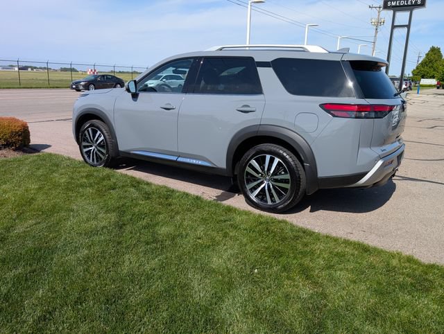 Used 2024 Nissan Pathfinder Platinum AWD/4WD image 9
