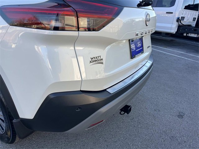 Used 2022 Nissan Rogue SV image 10
