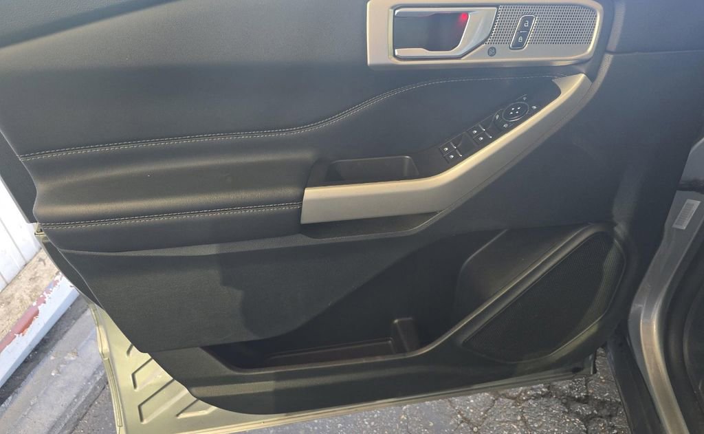 Used 2024 Ford Explorer Limited image 37