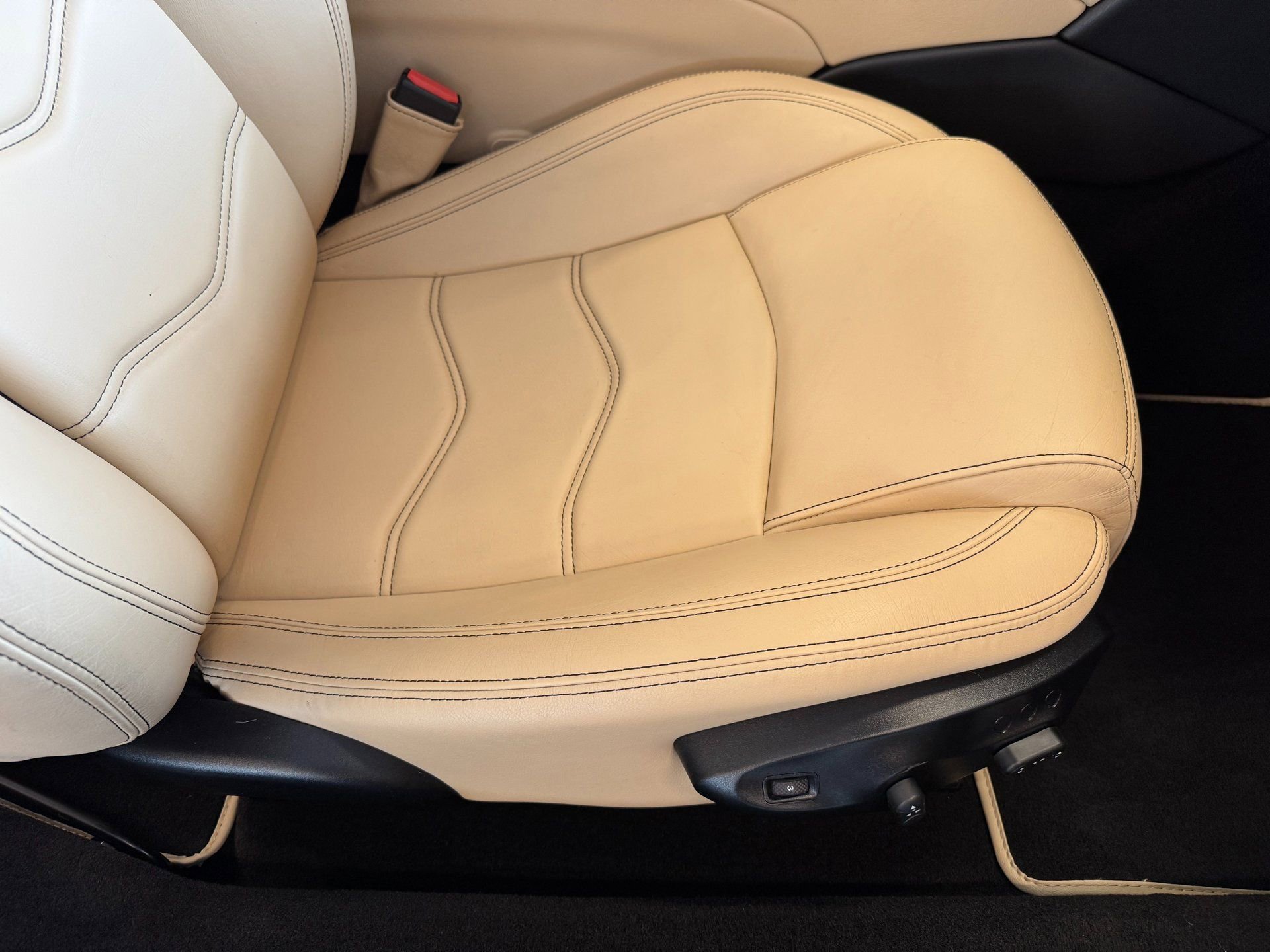 Used 2014 Maserati GranTurismo Convertible image 57