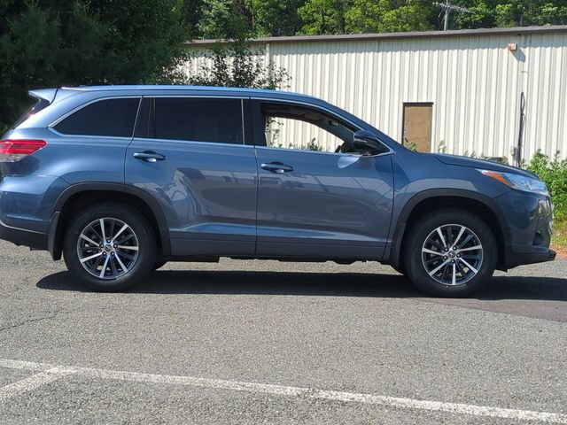 Used 2018 Toyota Highlander XLE AWD/4WD image 4