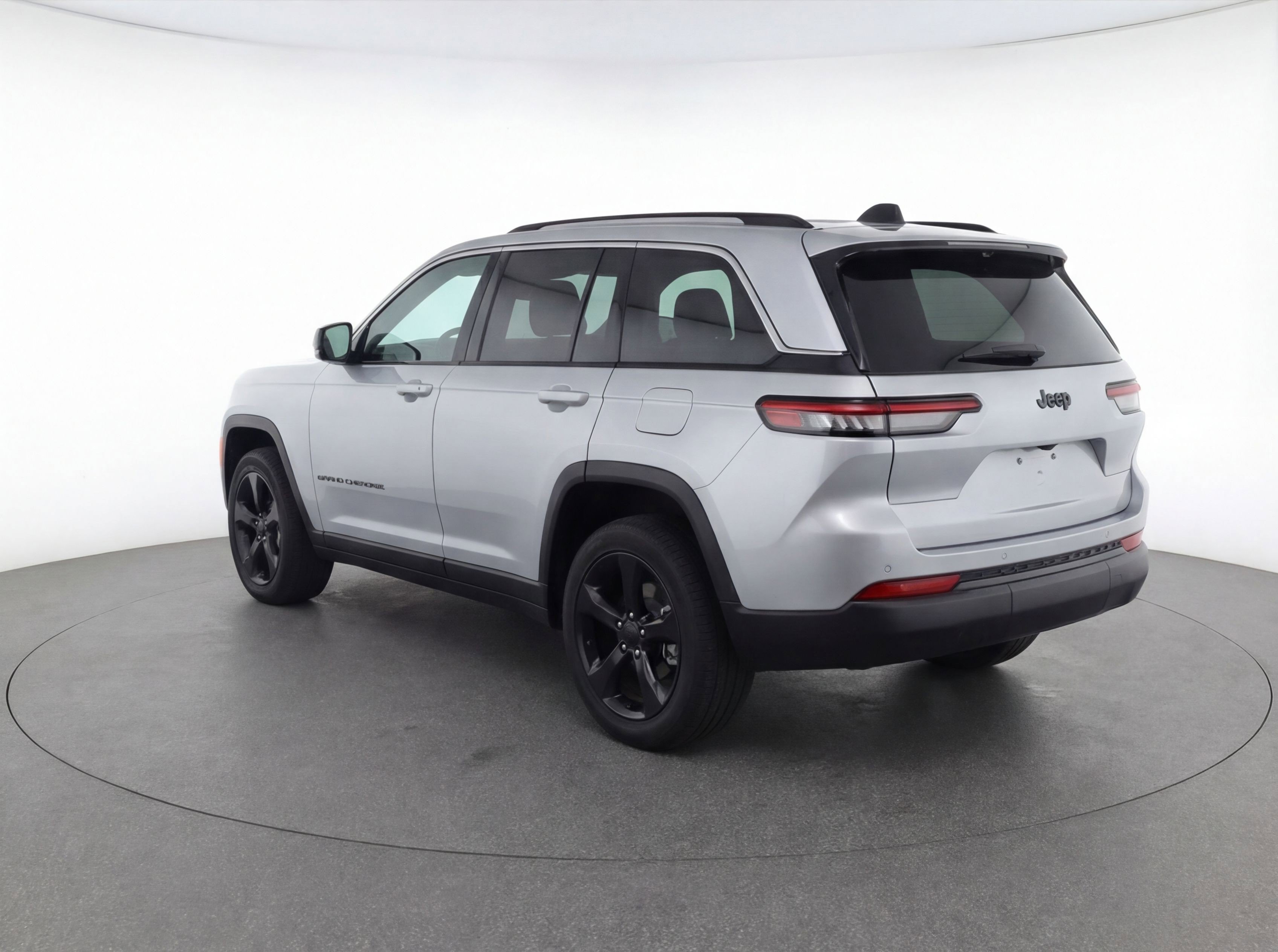 Used 2023 Jeep Grand Cherokee L Laredo RWD image 6