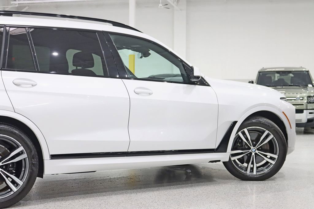 Used 2023 BMW X7 xDrive40i w/ M Sport Package image 11