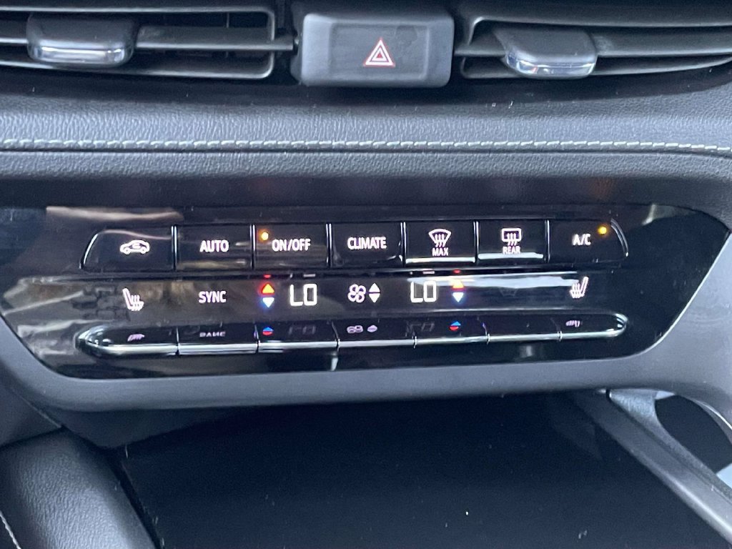 Used 2022 Buick Envision Essence w/ Safety Package FWD image 28