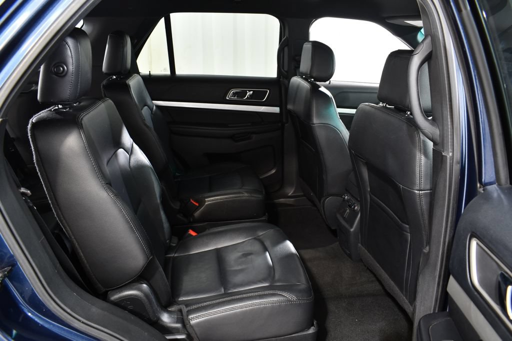 Used 2016 Ford Explorer XLT w/ Equipment Group 202A AWD/4WD image 19