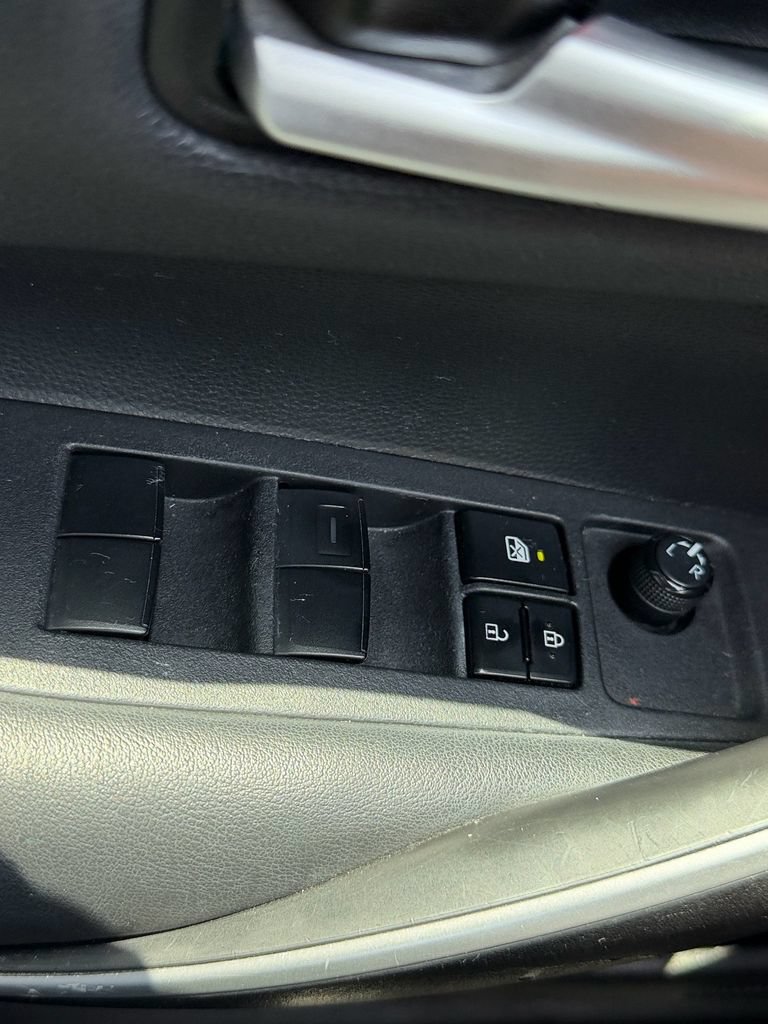 Used 2022 Toyota Corolla SE FWD image 30