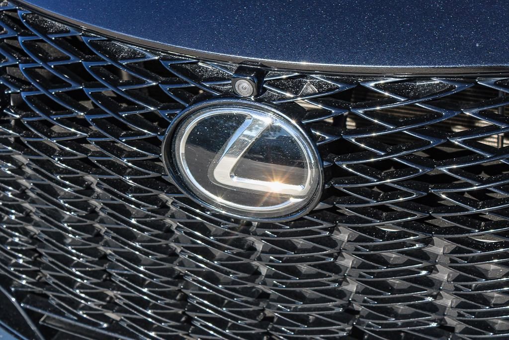 Used 2023 Lexus IS 500 image 6