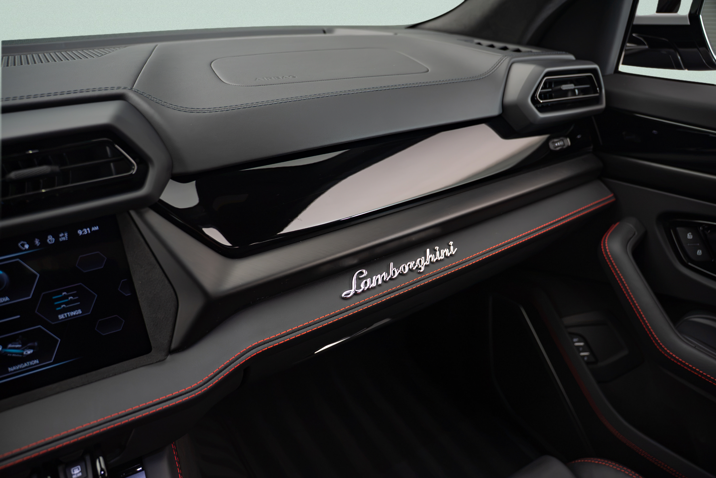 Used 2025 Lamborghini Urus SE AWD/4WD image 19