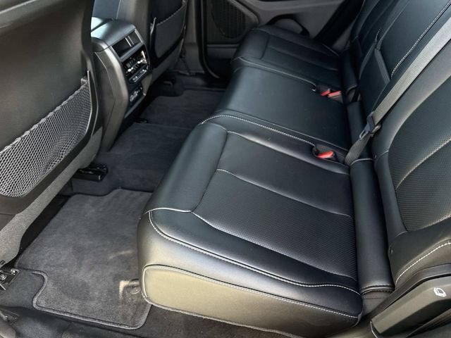 Used 2025 Jeep Grand Cherokee Limited w/ Luxury Tech Group II AWD/4WD image 11