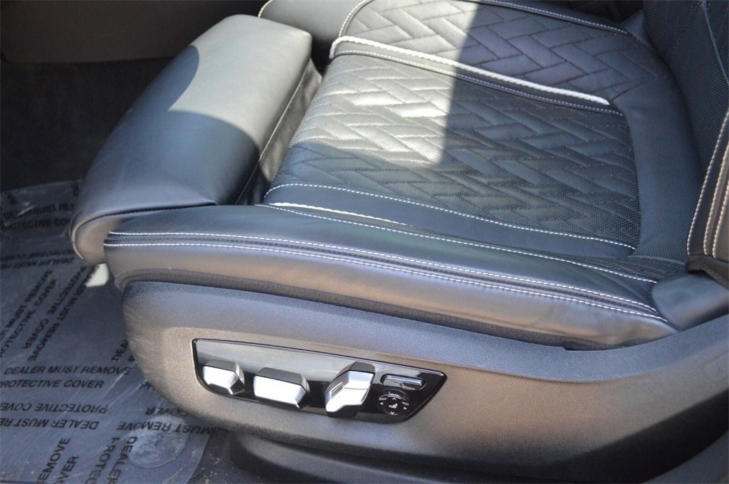 Used 2021 BMW 750i xDrive w/ M Sport Package image 38