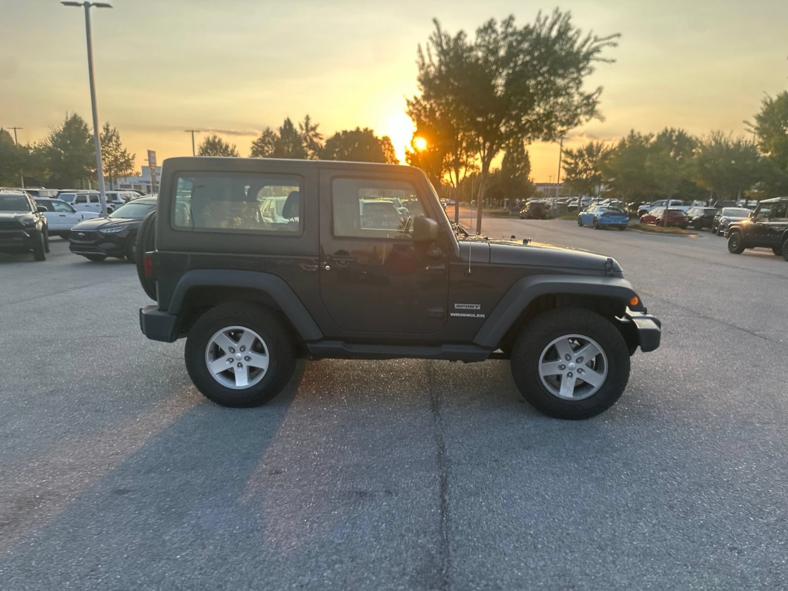 Used 2017 Jeep Wrangler Sport w/ Quick Order Package 24S AWD/4WD image 4