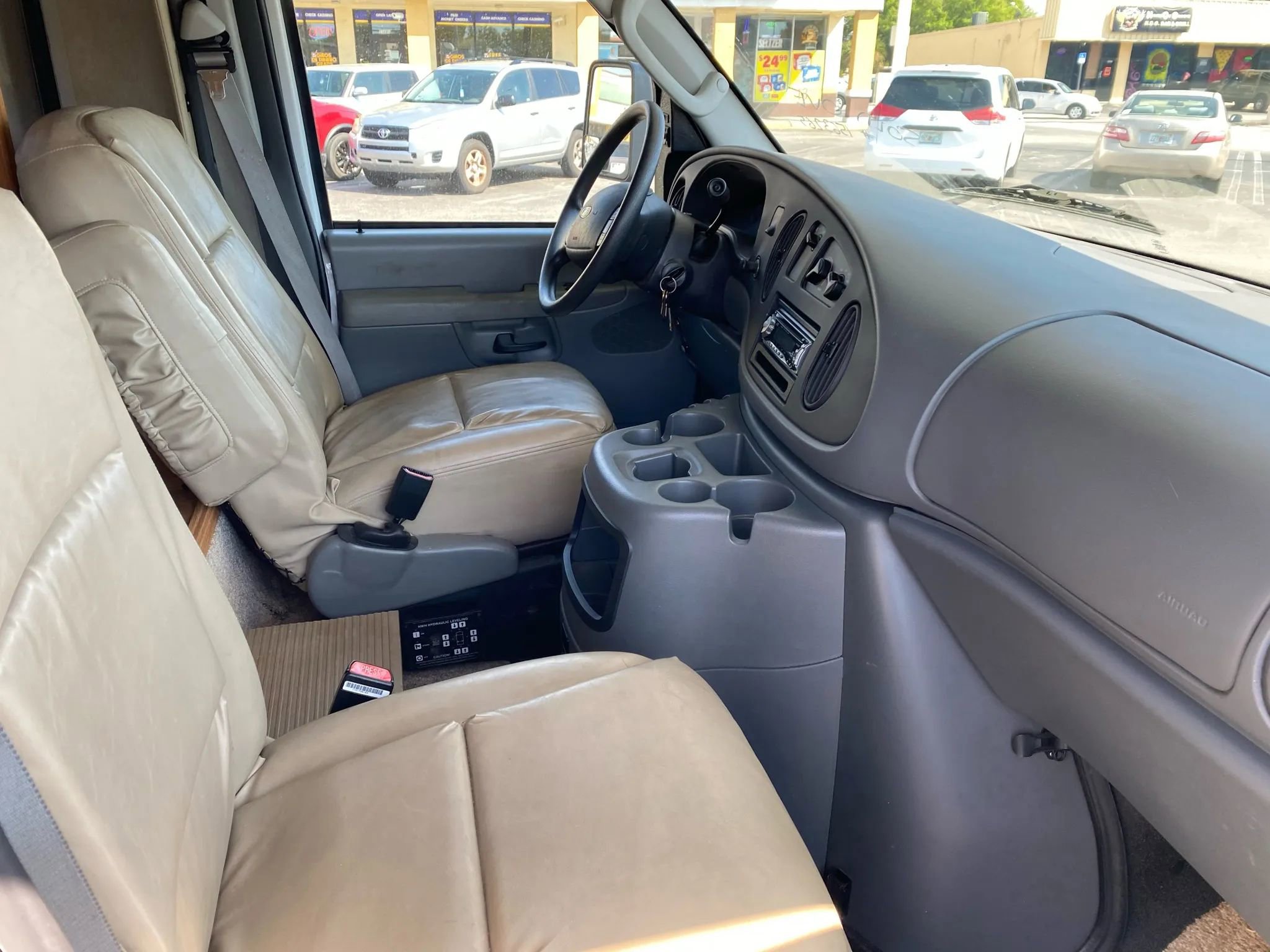 Used 2003 Ford E-450 and Econoline 450 image 11