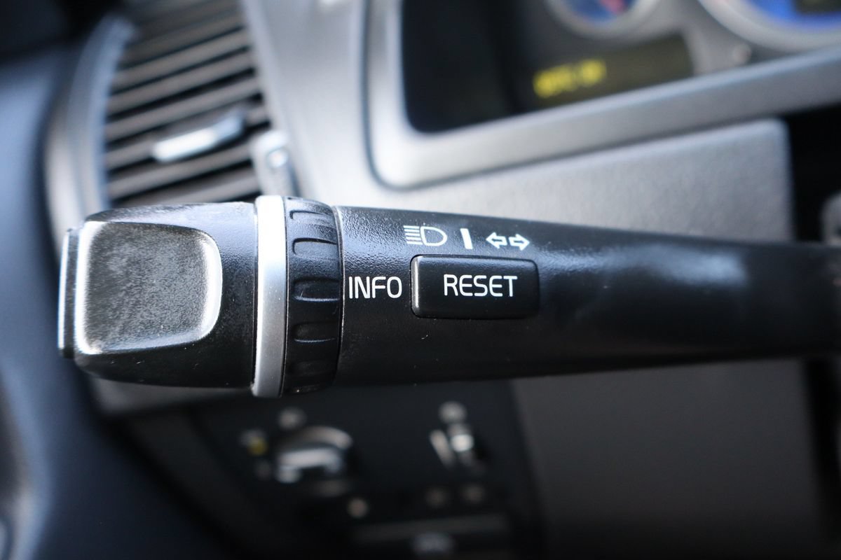 Used 2009 Volvo XC90 V8 R-Design AWD/4WD image 35