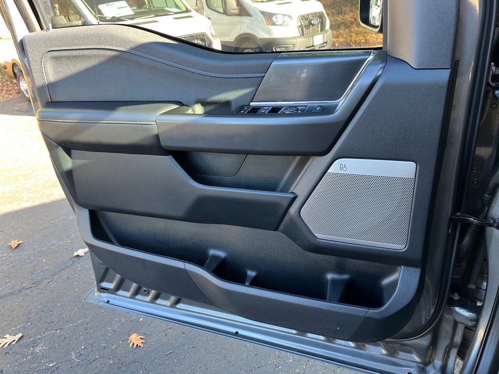 Used 2025 Ford F150 Lariat w/ Equipment Group 501A Mid image 16