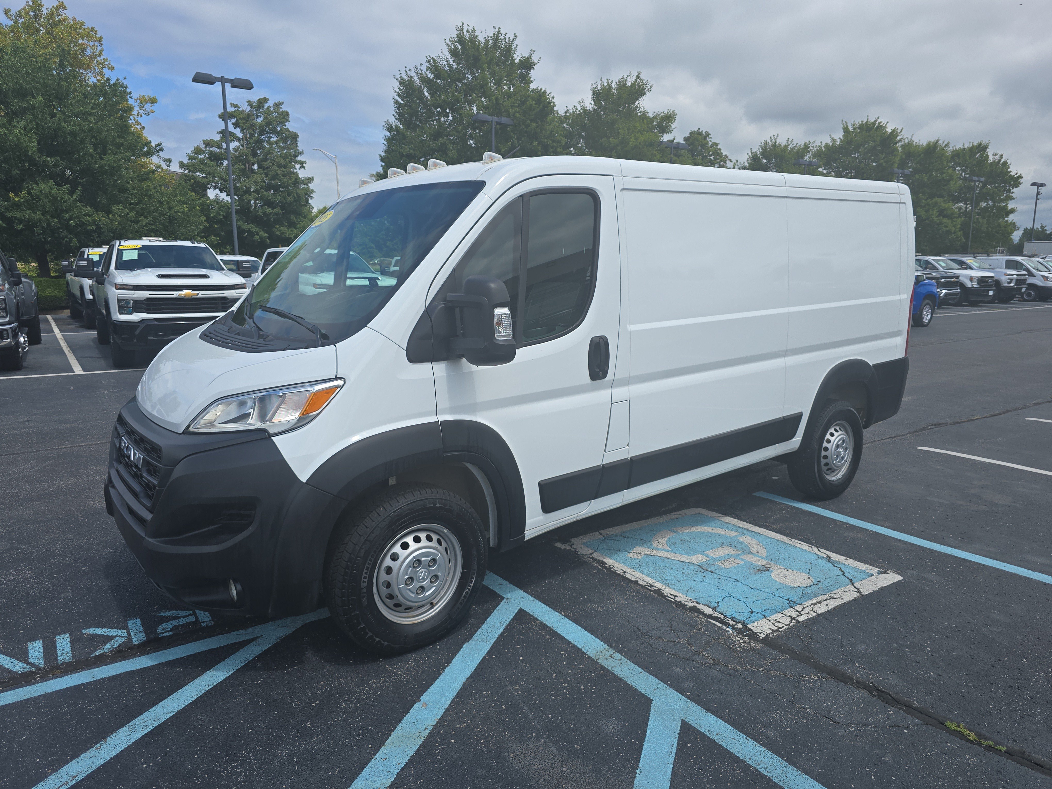 Used 2025 RAM ProMaster 2500 w/ Convenience Group FWD image 12