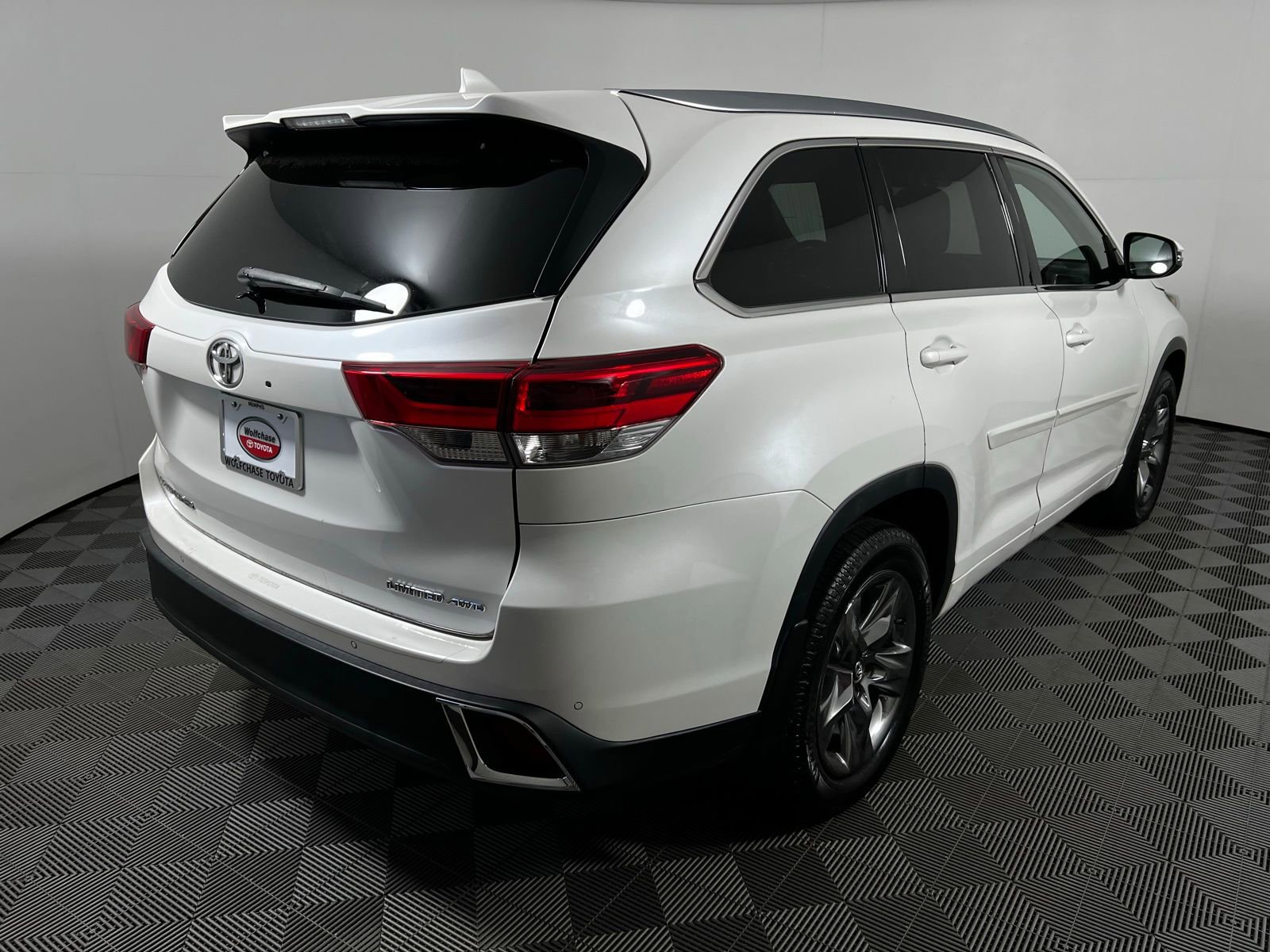 Used 2018 Toyota Highlander Limited Platinum image 5