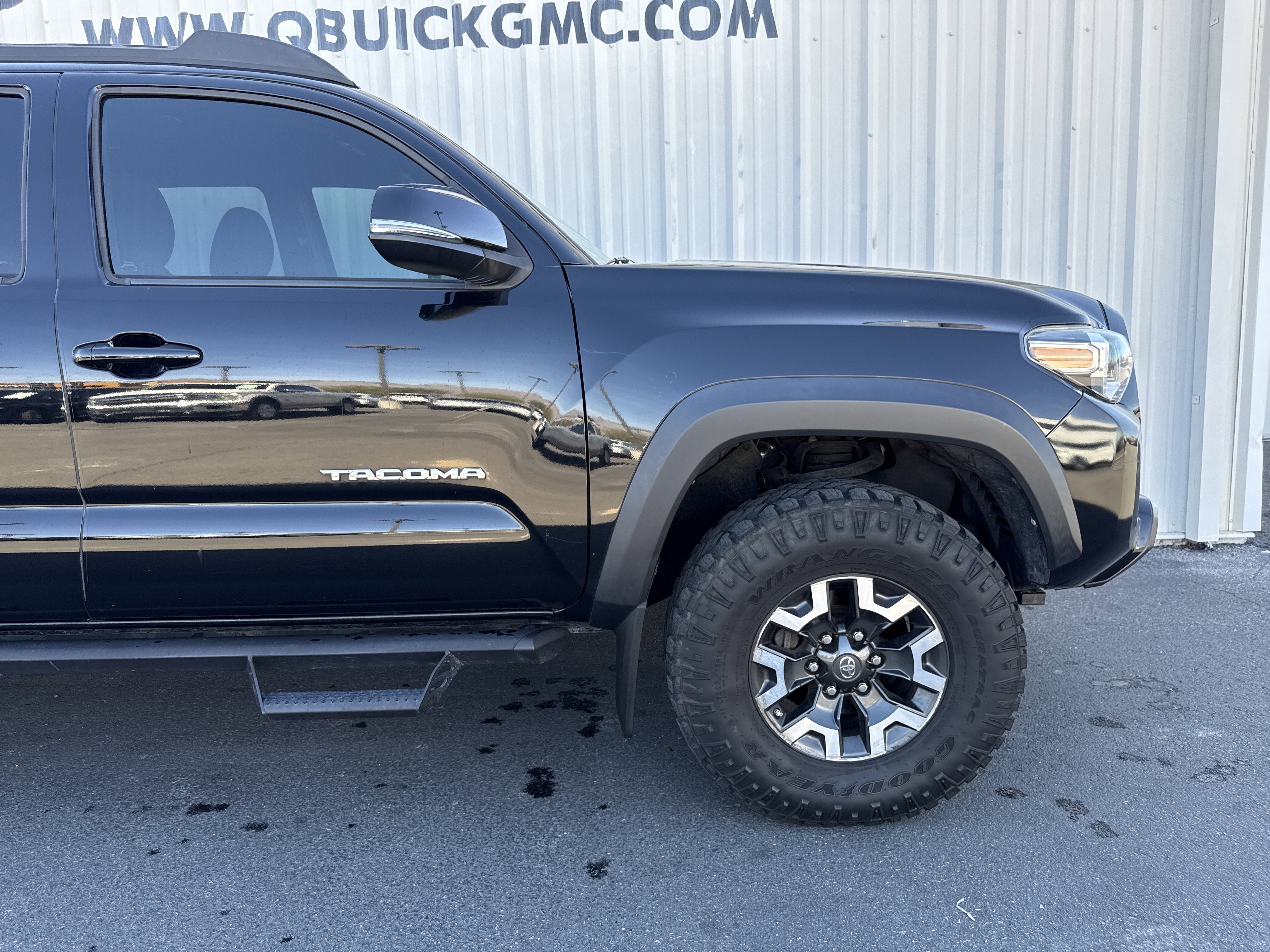 Used 2017 Toyota Tacoma TRD Off-Road w/ Tow Package (A/T) image 27