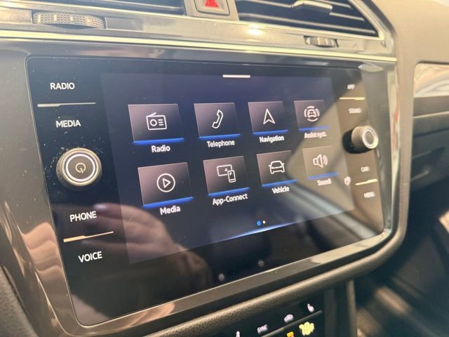 Used 2024 Volkswagen Tiguan SE image 34