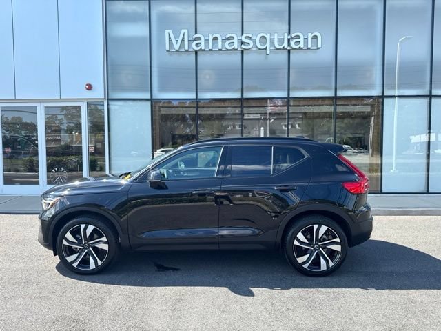 Certified 2024 Volvo XC40 B5 Plus w/ Protection Package Premier AWD/4WD image 2