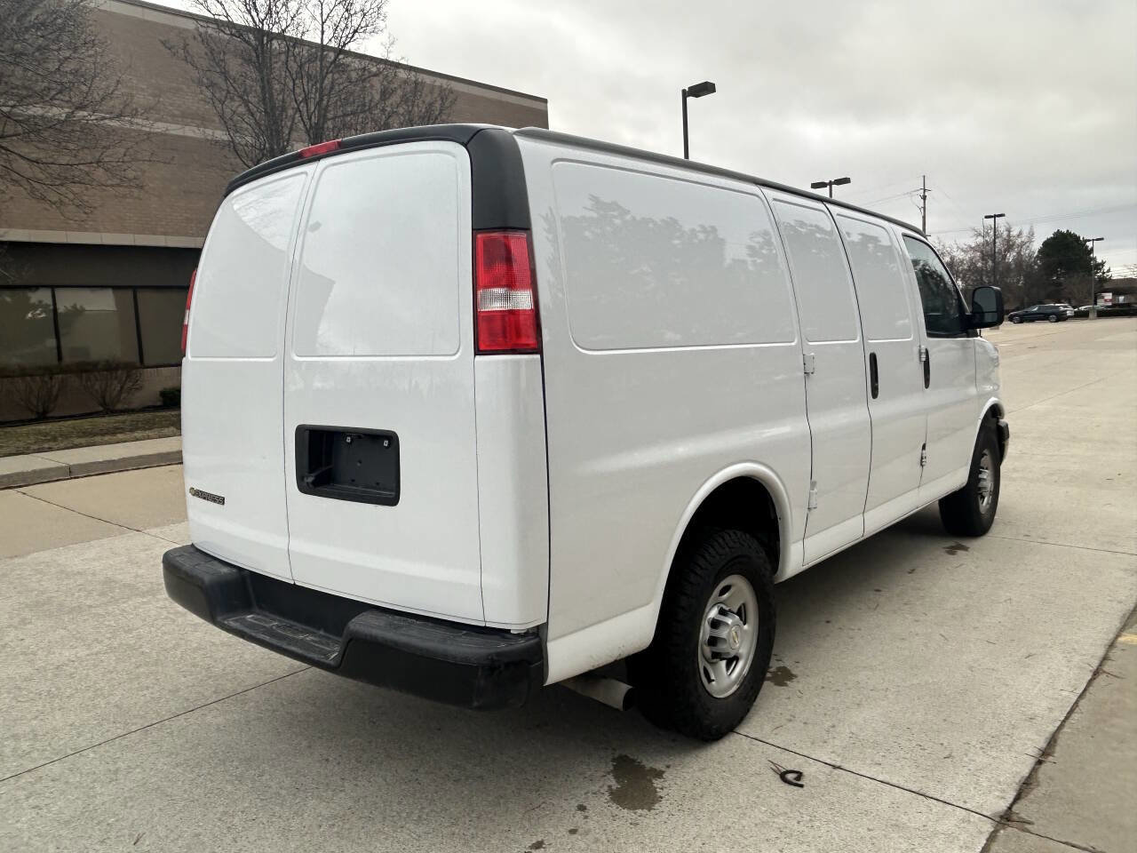 Used 2022 Chevrolet Express 2500 image 6