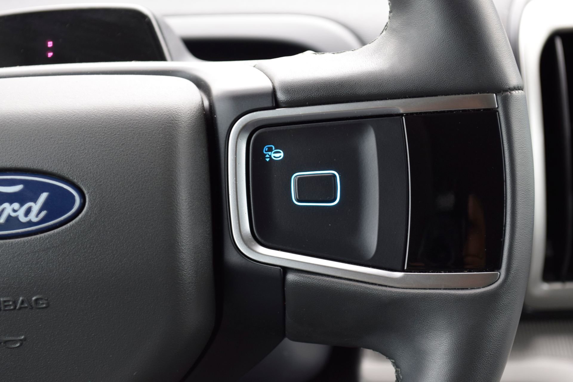 Certified 2025 Ford Expedition Active image 10