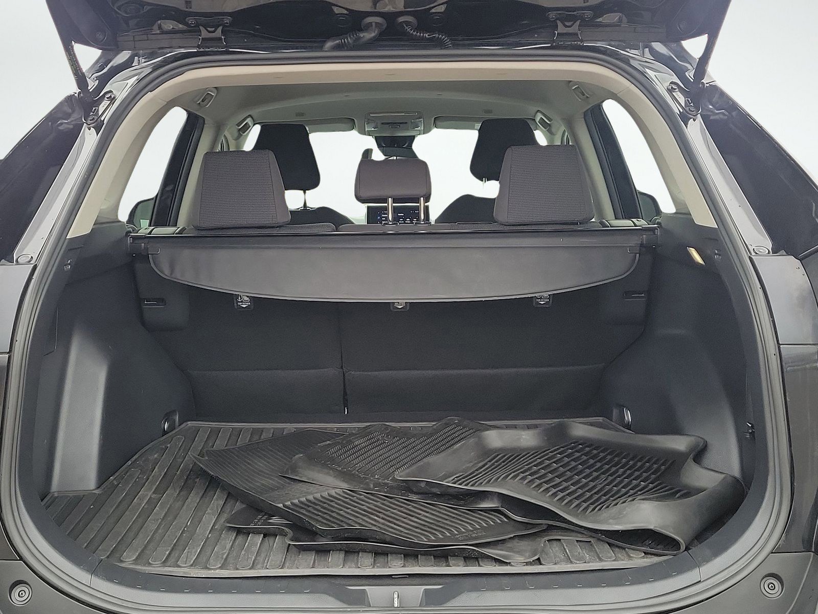 Used 2024 Toyota RAV4 LE AWD/4WD image 8