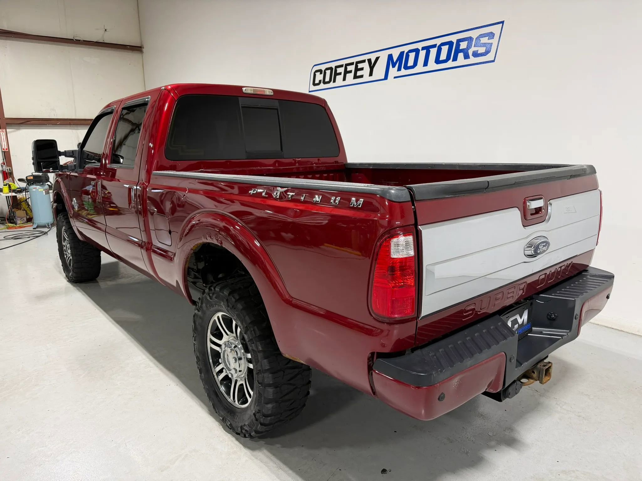 Used 2015 Ford F350 Platinum w/ FX4 Off-Road Package image 4