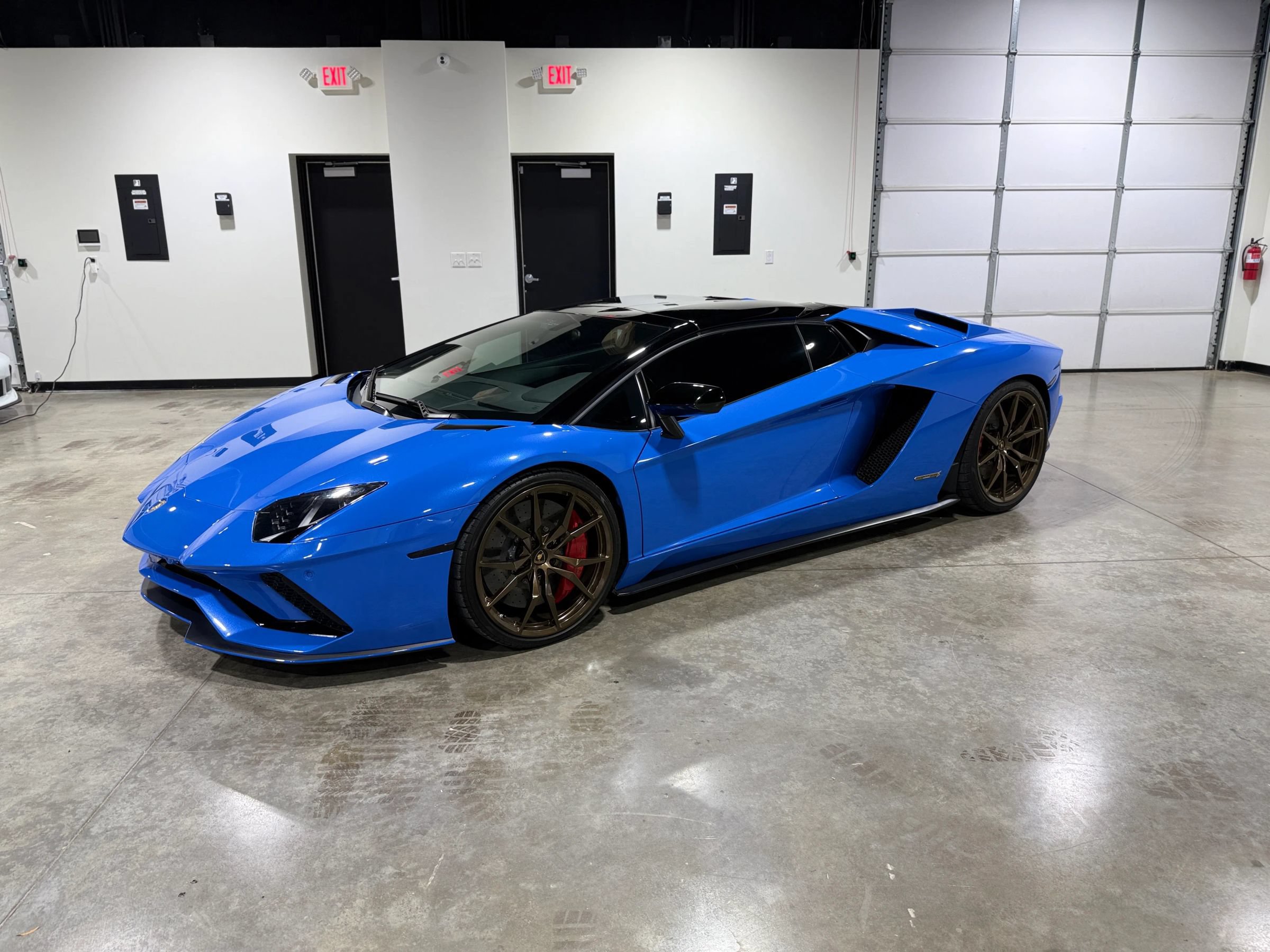 Used 2018 Lamborghini Aventador S AWD/4WD image 25