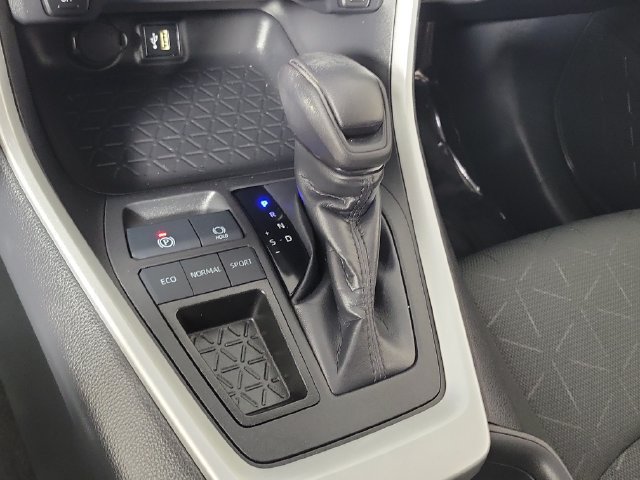 Used 2024 Toyota RAV4 XLE w/ Convenience Package FWD image 31