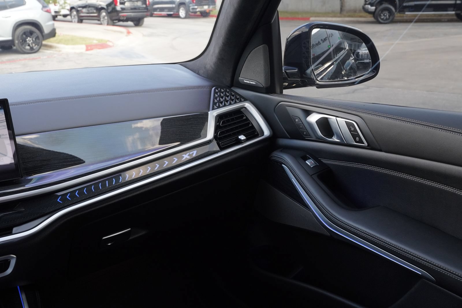 Used 2024 BMW X7 xDrive40i w/ M Sport Package AWD/4WD image 8