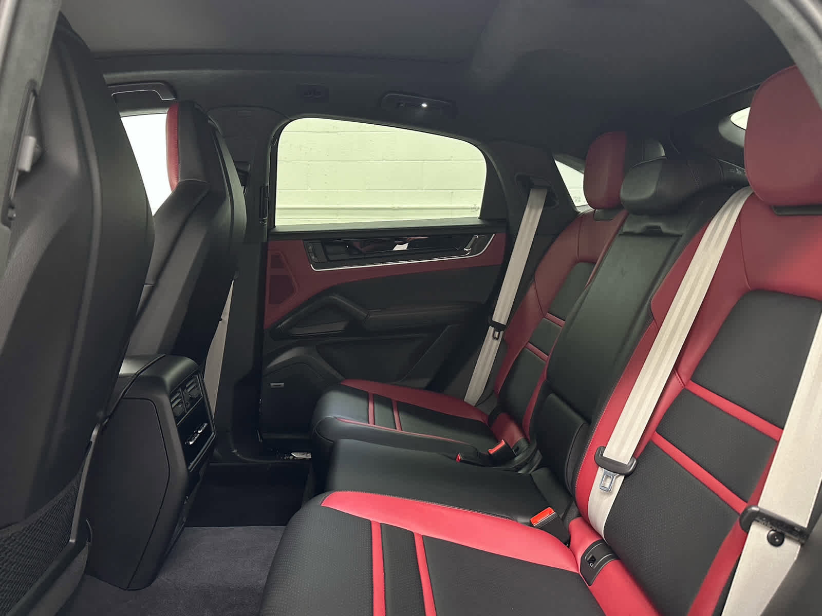 Used 2024 Porsche Cayenne S image 15