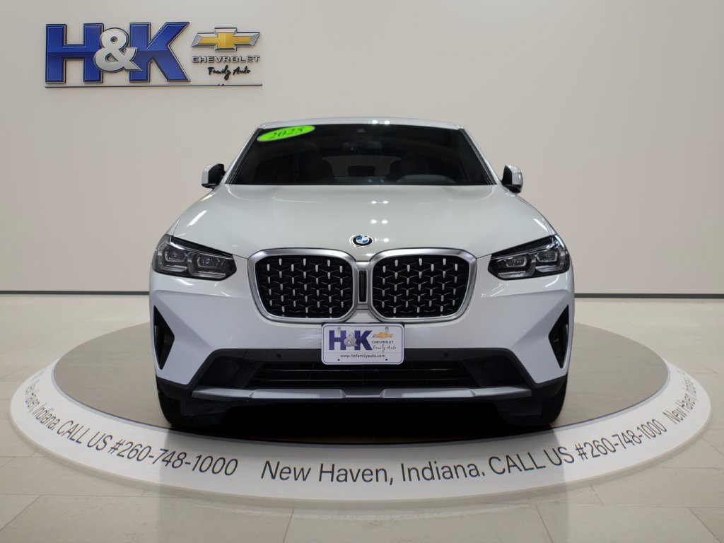 Used 2025 BMW X4 xDrive30i AWD/4WD image 2