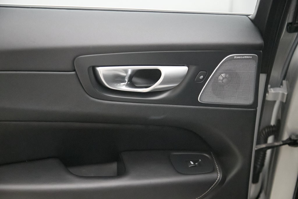 Certified 2023 Volvo XC60 T8 Ultimate w/ Climate Package AWD/4WD image 20